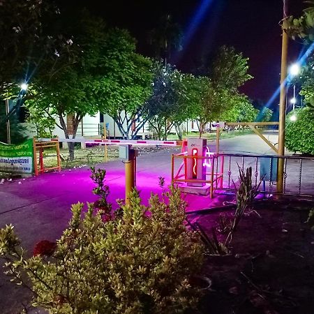 โรงเกลือรีสอร์ท ארניאפראטט מראה חיצוני תמונה